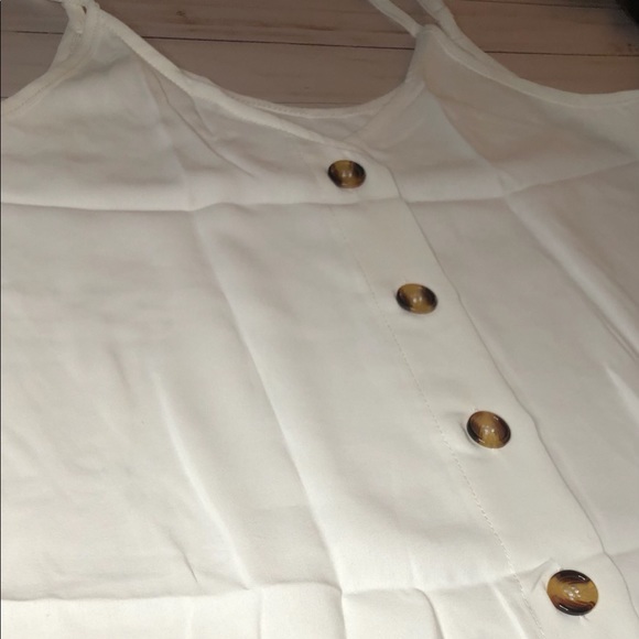 🎉 White Spaghetti Strap Tank w/Wooden Buttons - Picture 3 of 6
